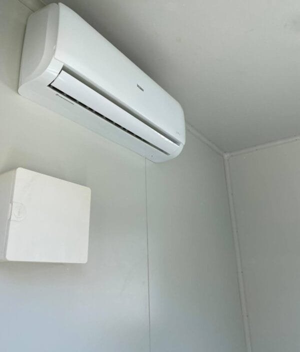 10’ office container with AC - Image 2