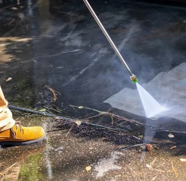 4400 PSI 4.0 GPM Gas Cold Water Pressure Washer with DEWALT 420cc Engine - Image 4