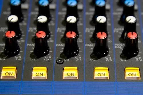 Yamaha MG16XU 16-Inputs 6-Bus Mixers with Effects - Image 3