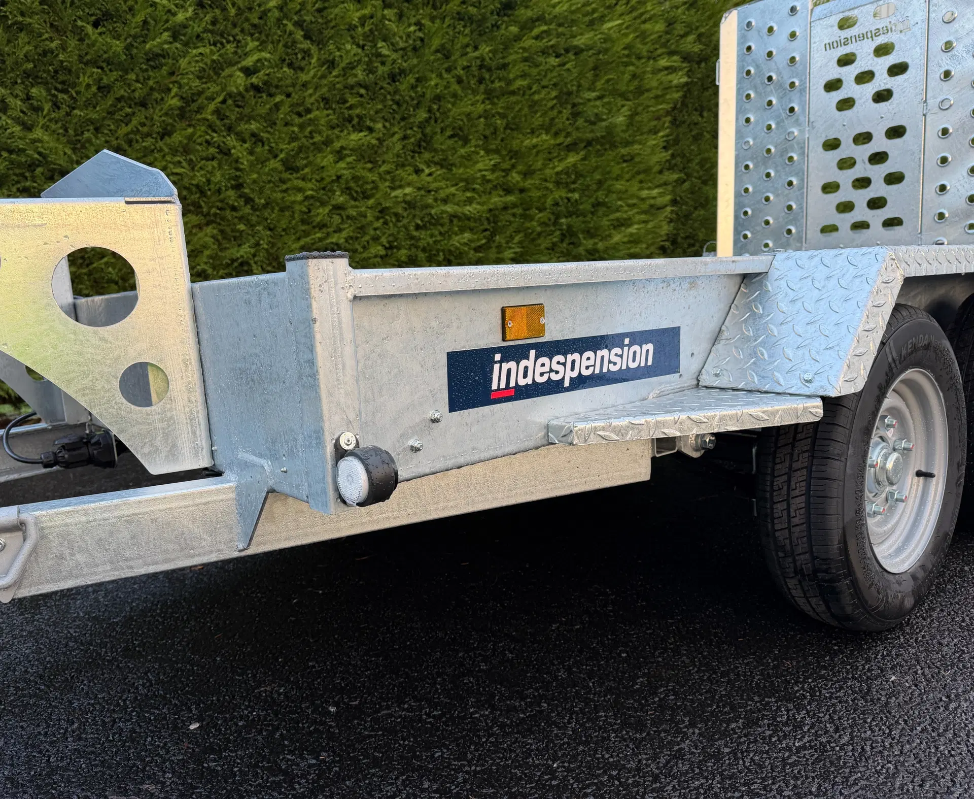 9' x 4' Challenger 50 Beavertail Trailer - 2700kg - Image 2