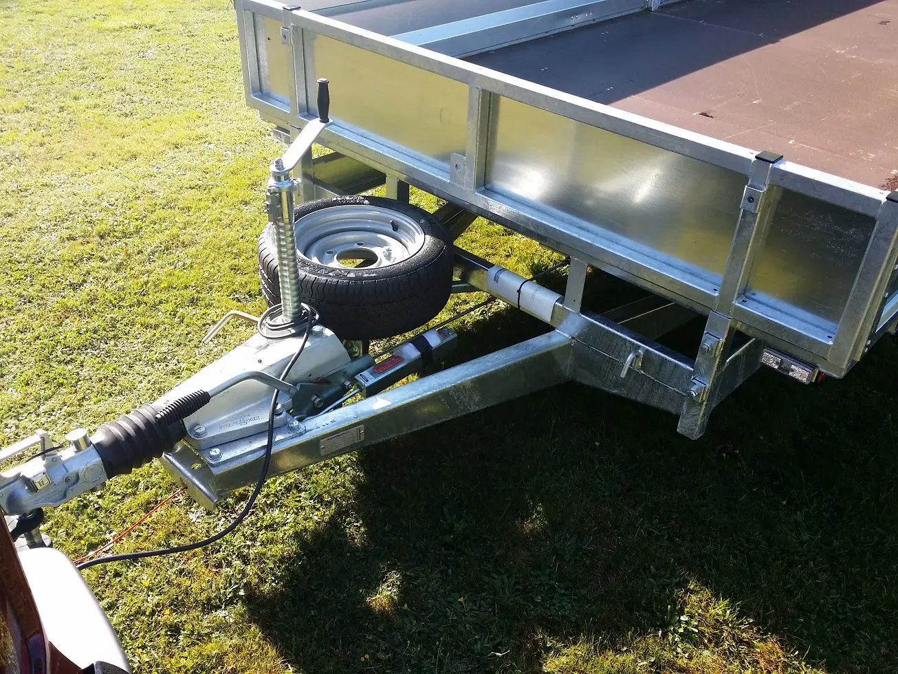 Braked 16' x 6'6" Triple Axle Flatbed Trailer - Image 4
